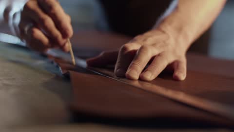 artisan coupe le cuir 2