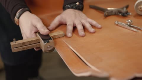 artisan coupe du cuir